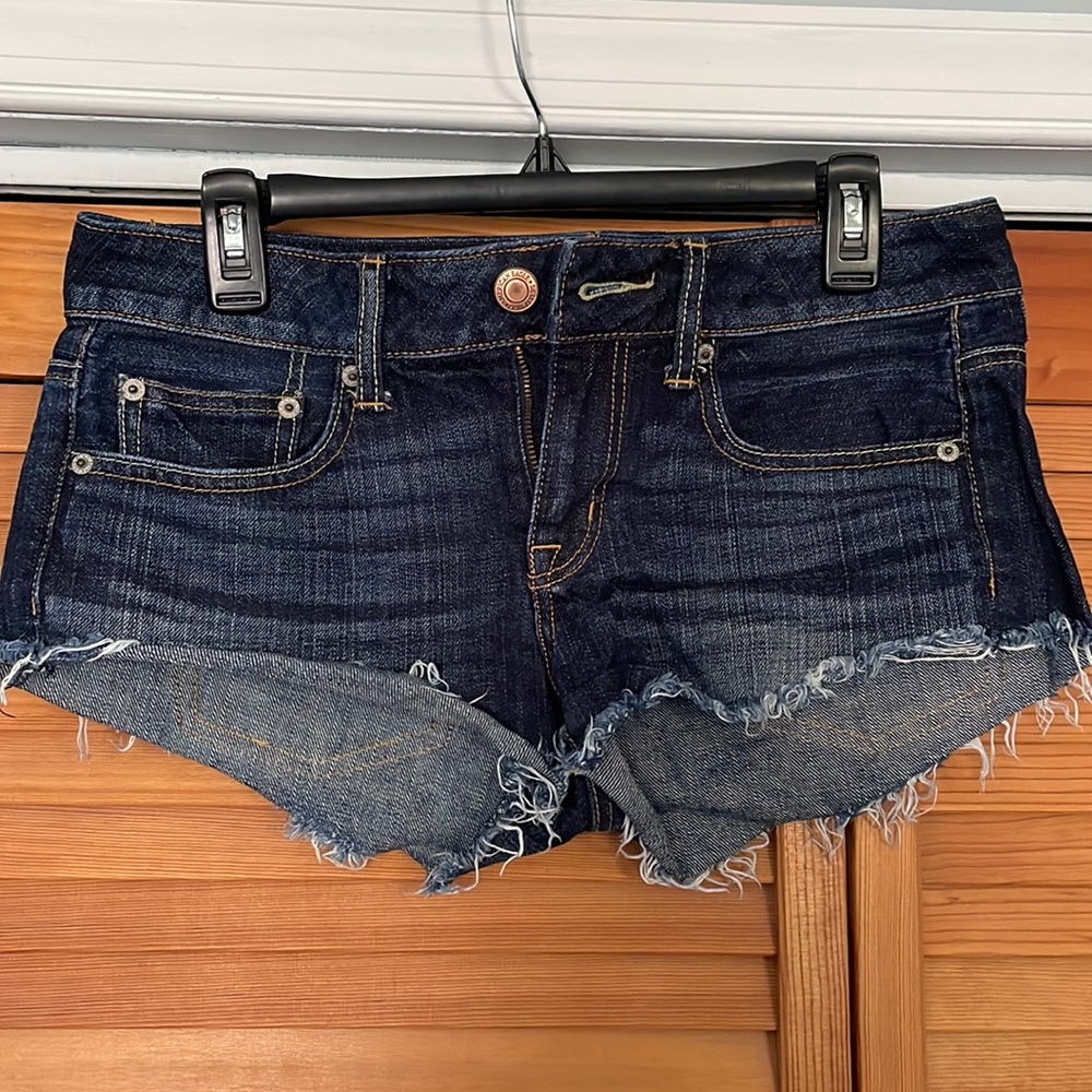 Women’s American Eagle dark wash jean shorts